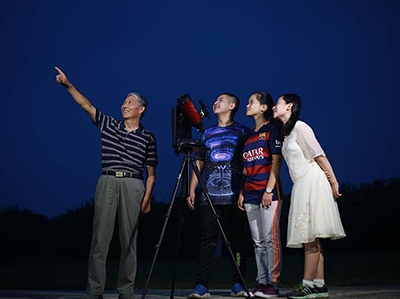 Professor Ge Yongliang from Nanjing Zijinshan Observatory