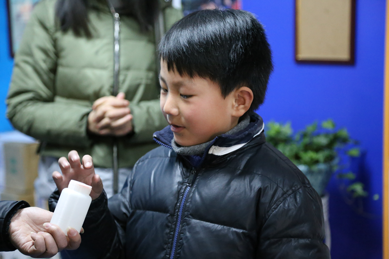 能显示吃药次数和数量的药瓶——合肥市朝霞小学 施行健