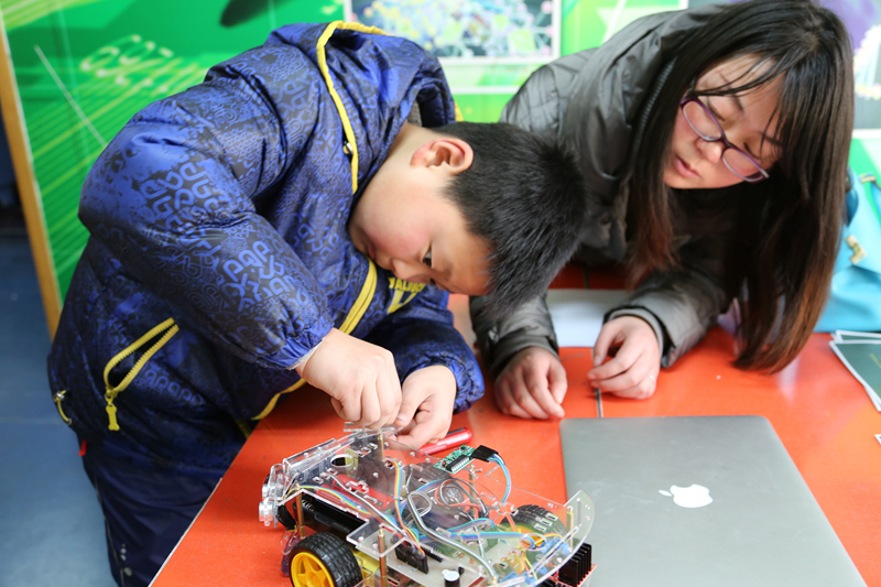 一种三头180度超声波智能跟踪多功能垃圾箱——合肥市朝霞小学 魏子敬